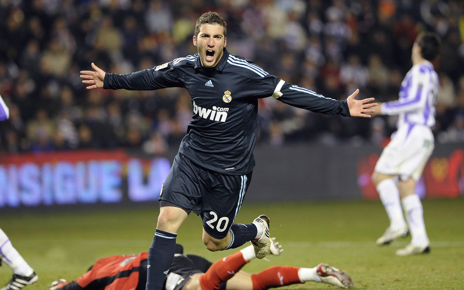 职业联赛球迷参与度为何难提升,职业联赛球迷参与度为何难提升呢